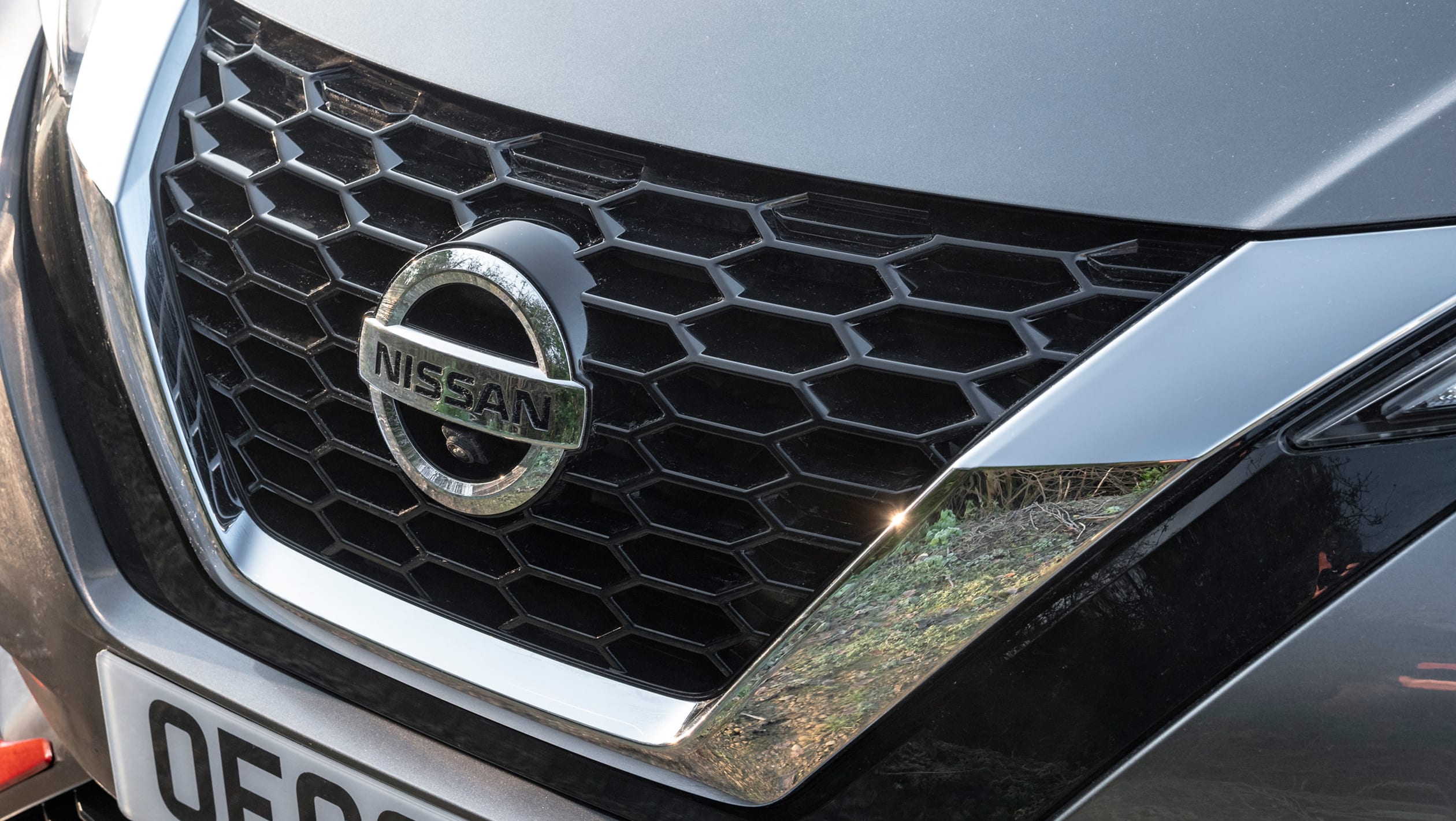 Nissan Juke SUV review gallery Carbuyer