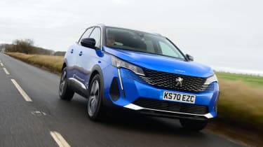 Peugeot 3008 SUV front tracking