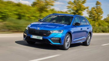 2020 Skoda Octavia vRS iV Estate alla guida