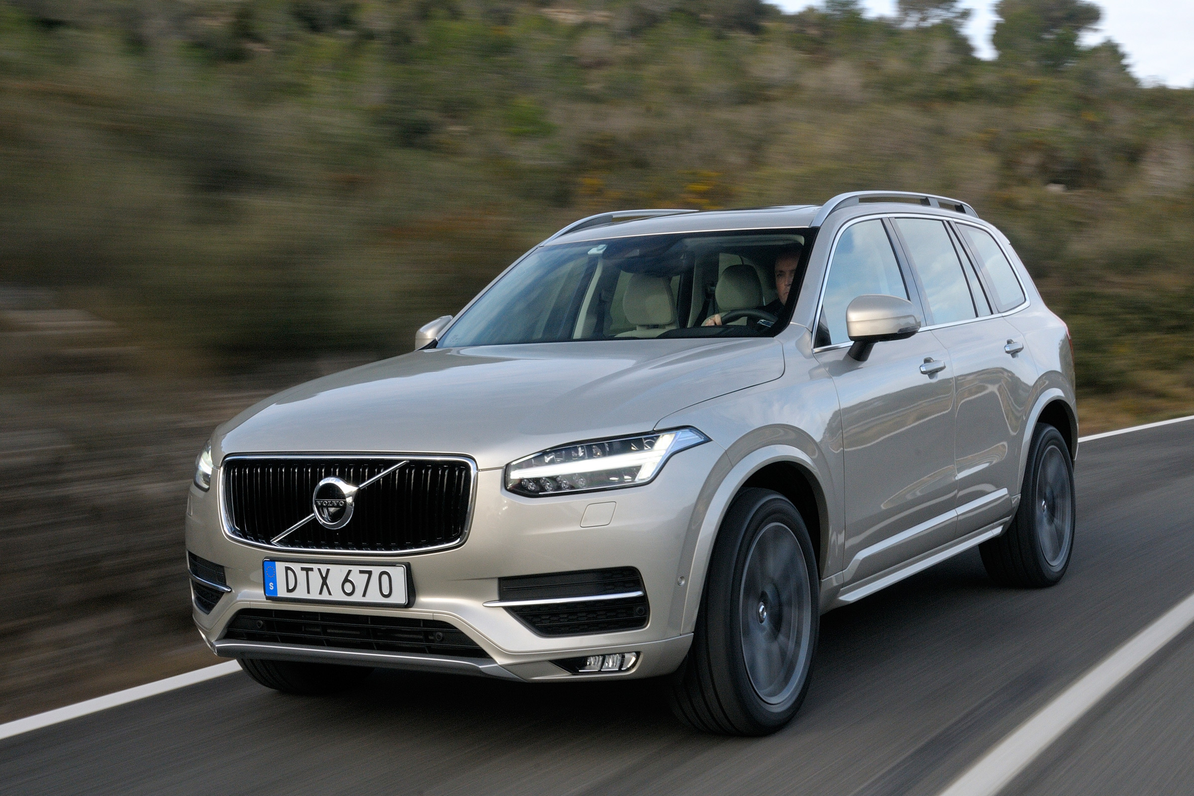 New Volvo Xc90 R-design Revealed 