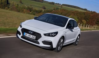 Hyundai i30 Fastback N Line - driving