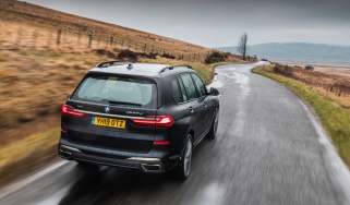 BMW X7 rain