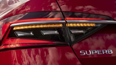 2019 Skoda Superb facelift - dynamic indicator