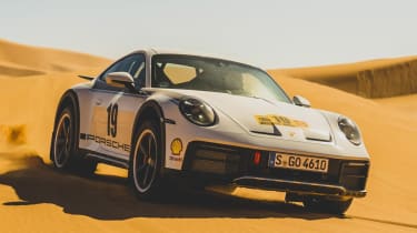 Porsche 911 Dakar front 3/4 sand
