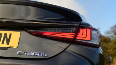 2022 Lexus ES saloom