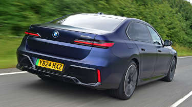 BMW i7 rear quarter cruising