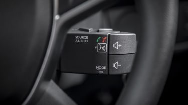 Dacia Sandero hatchback steering wheel controls