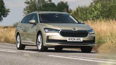 Skoda Superb Estate front quarter driving