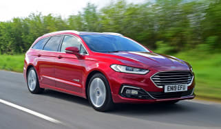 Ford Mondeo hybrid front 3/4 tracking