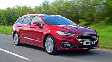 Ford Mondeo hybrid front 3/4 tracking