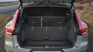 Volvo XC40/EX40 boot storage