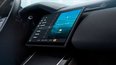 2023 Range Rover Velar - touchscreen