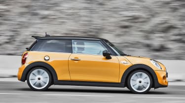 Used MINI hatchback: 2014 to present (Mk3) - side view