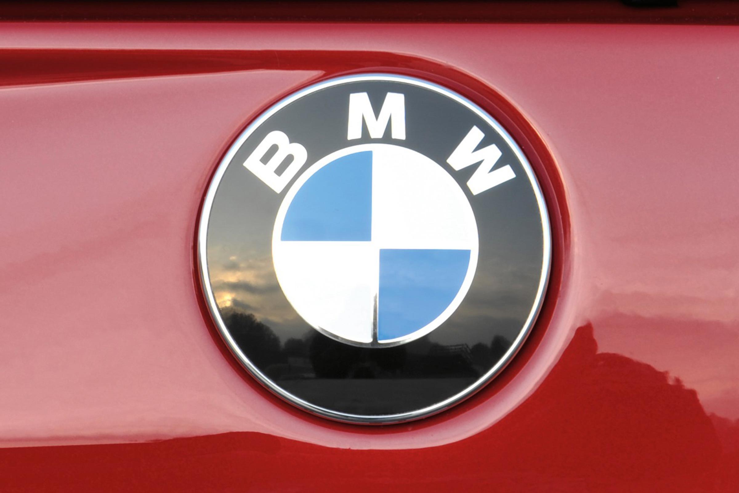 Что означает логотип bmw