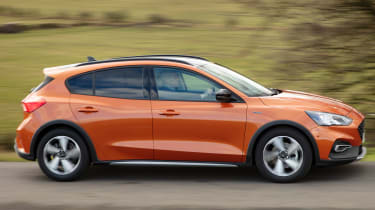 Ford Focus Active hatchback side tracking