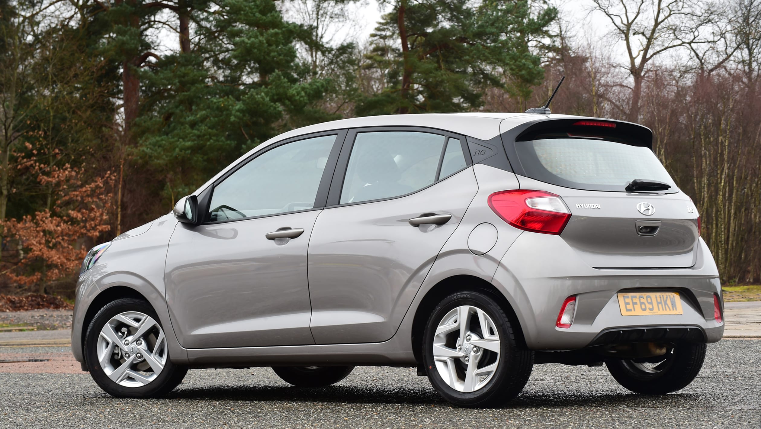 Hyundai i10 hatchback review pictures Carbuyer