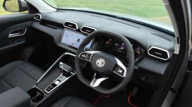 MG ZS interior open door