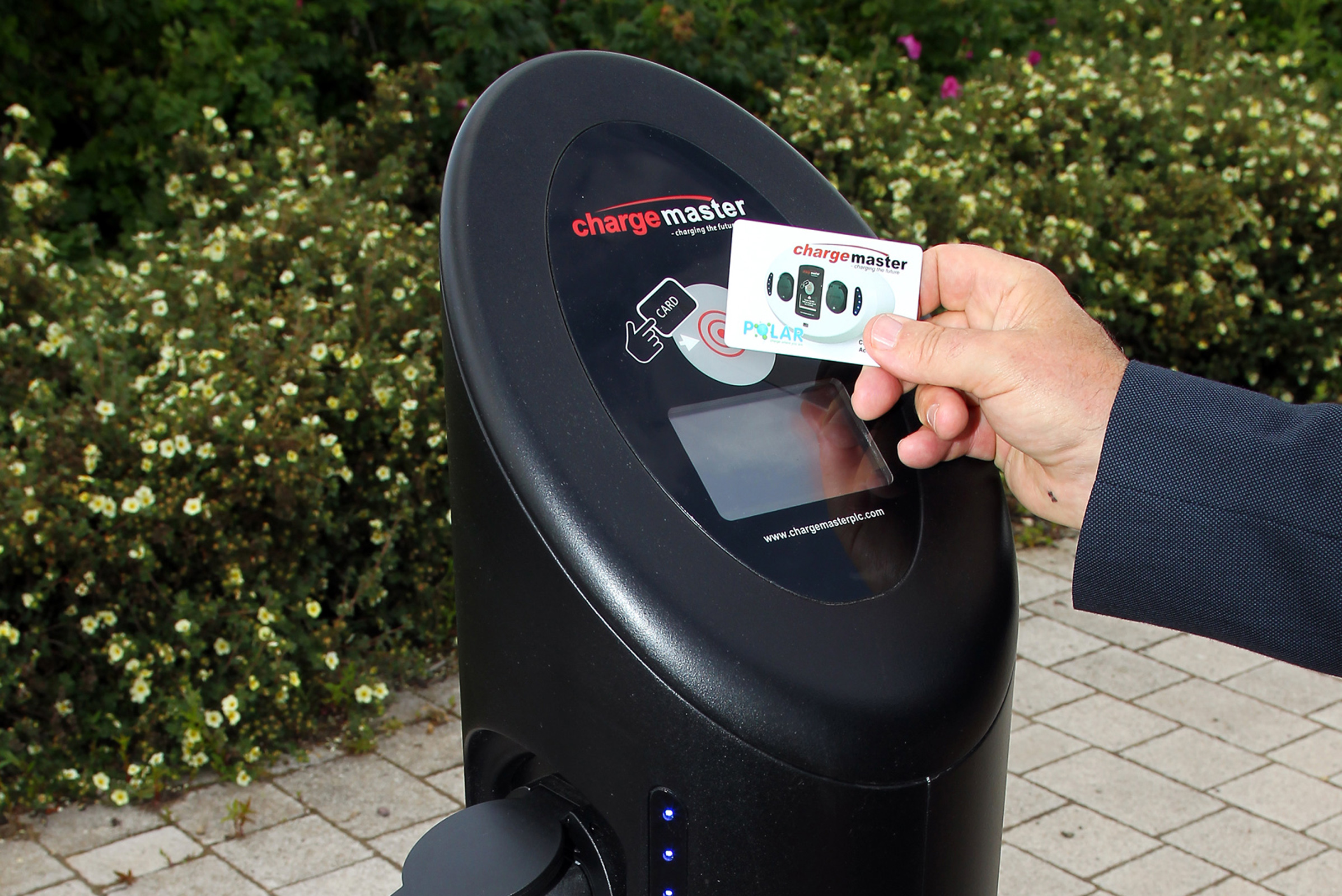 How to charge an electric car a complete guide pictures Carbuyer