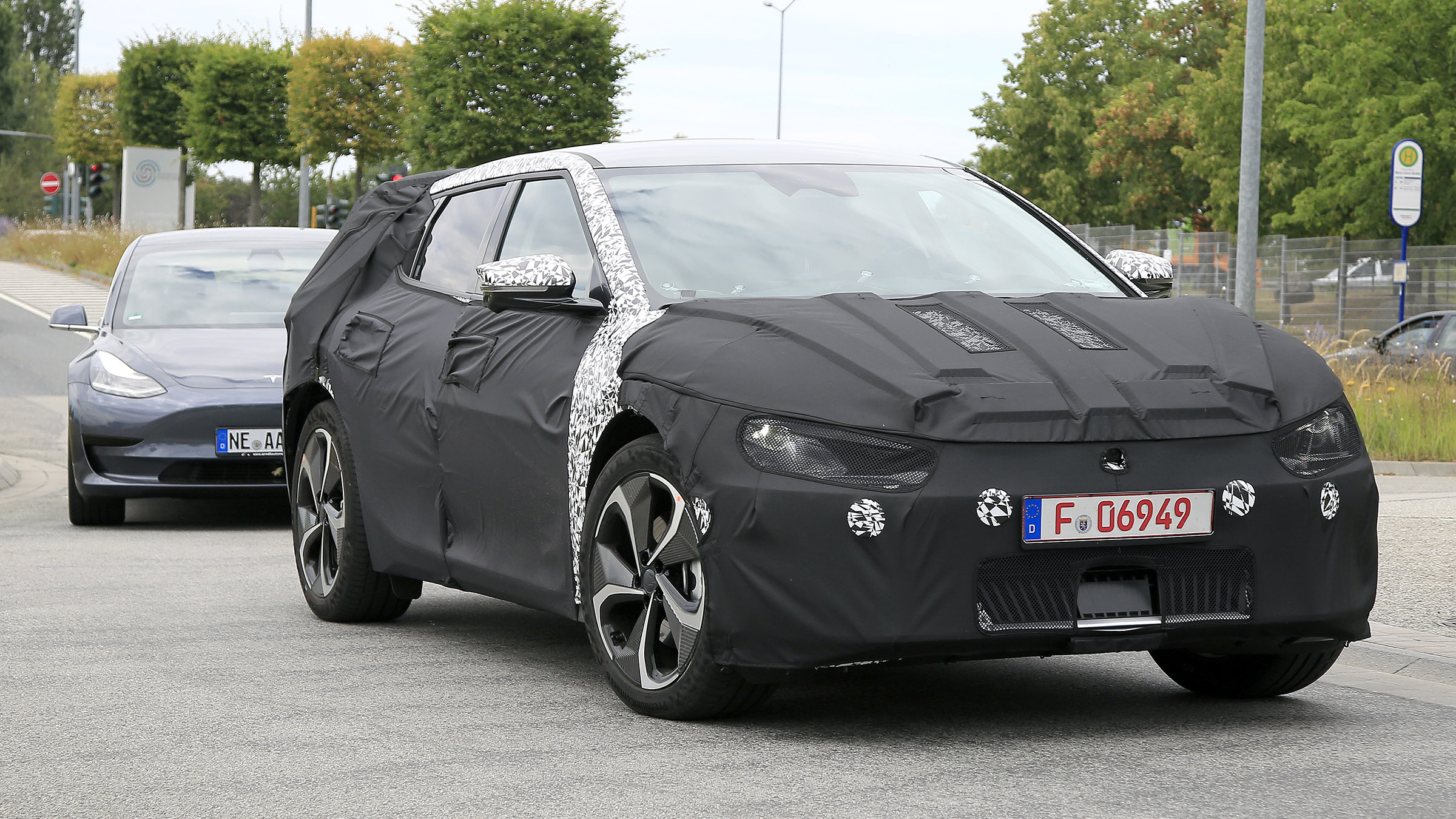 21 Kia Electric Coupe Suv Flagship Model In Development Carbuyer