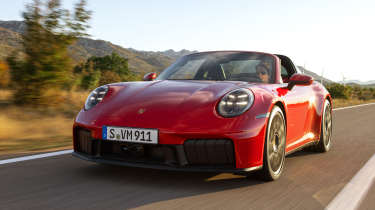 Porsche 911 992.2 Targa front tracking