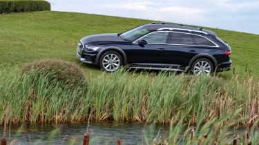 Audi A6 Allroad quattro estate side panning off-road