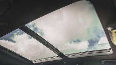 Volkswagen Passat panoramic roof