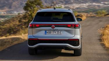 Volkswagen Tayron driving rear