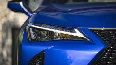 Lexus UX 2024 headlight