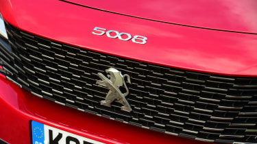 Peugeot 5008 SUV front grille
