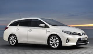 Toyota Auris Touring Sports 2013 front quarter