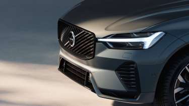 2025 Volvo XC60 front bumper