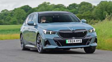 BMW i5 Touring turning