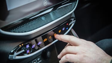 Maxus T90 EV pickup buttons