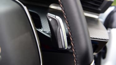 Peugeot 508 SW estate gearshift paddles