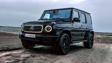 Mercedes G-Class front tracking off-road
