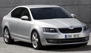 Skoda Octavia saloon 2013 front quarter