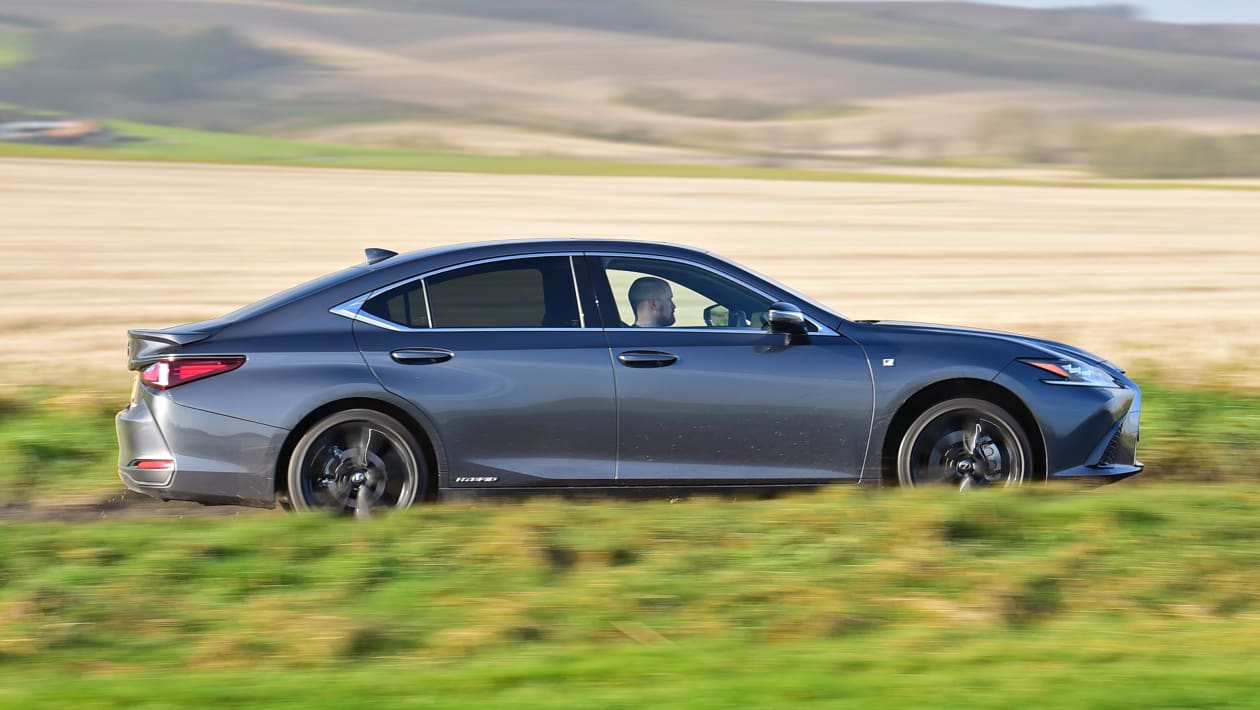 lexus es hybrid miles per gallon