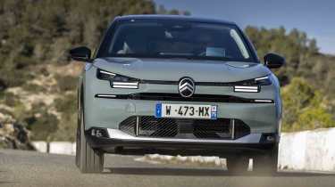 Citroen C4 facelift front driving