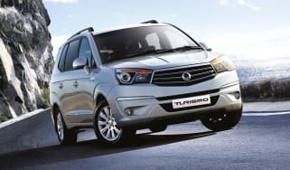 Ssangyong Turismo MPV 2013 front cornering