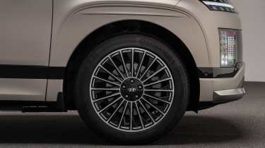 Hyundai Ioniq 9 front wheel