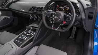 Audi R8 - interior