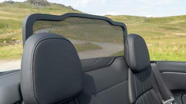 Mercedes CLE Cabriolet rear headrests