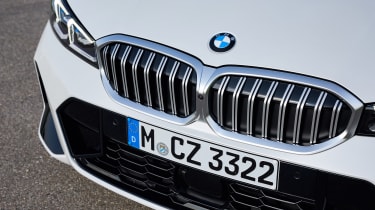 2022 BMW 3 Series Touring - grille