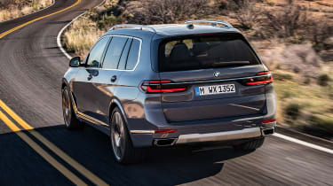 BMW X7 facelift driving - rear