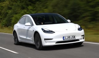 2019 Tesla Model 3 - dynamic front 3/4 view