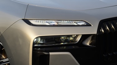 BMW i7 saloon headlights