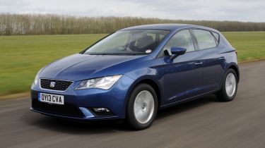 SEAT Leon hatchback 2013 front quarter tracking