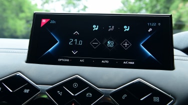 DS 3 Crossback E-Tense SUV infotainment menu