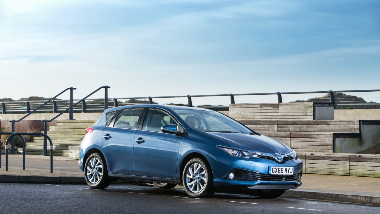 Toyota Auris Hybrid 2017 pictures | Carbuyer