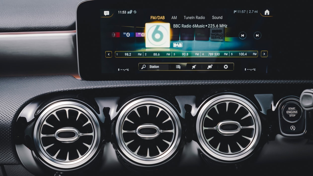jeg er træt kasket Fonetik Digital radio: a complete guide to in-car DAB | Carbuyer
